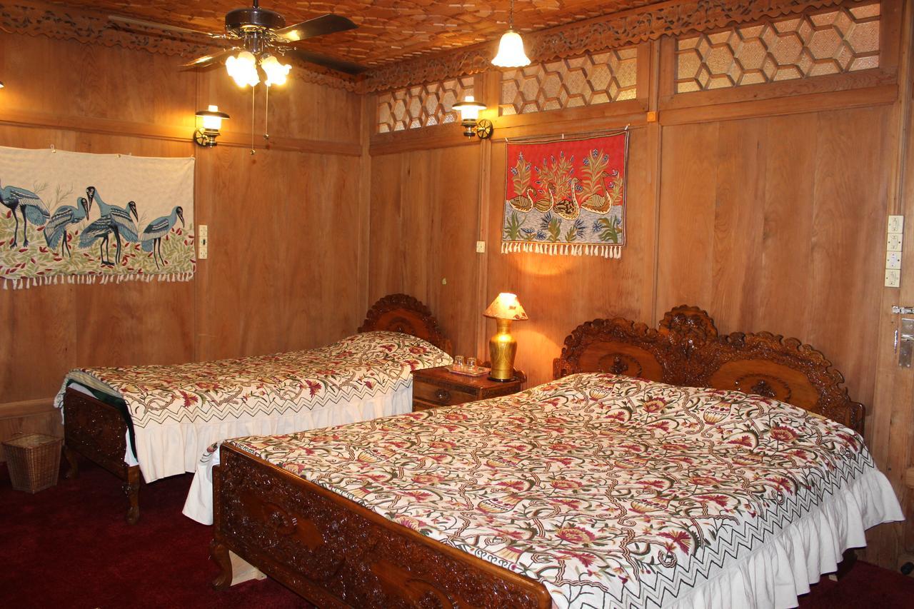 Wangnoo Worth Houseboats Hotell Srīnagar Exteriör bild