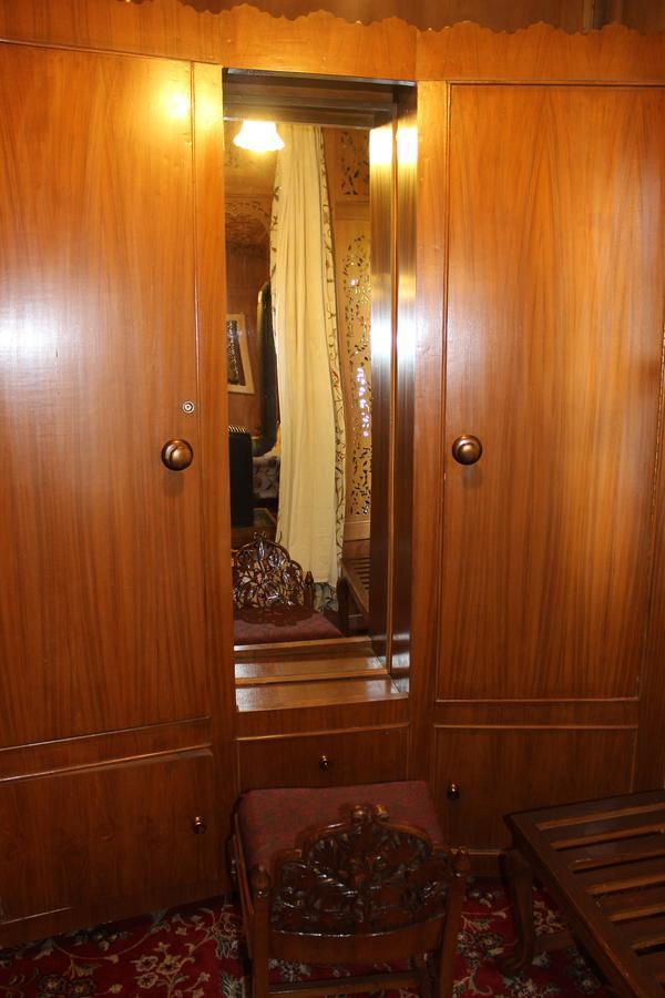 Wangnoo Worth Houseboats Hotell Srīnagar Exteriör bild