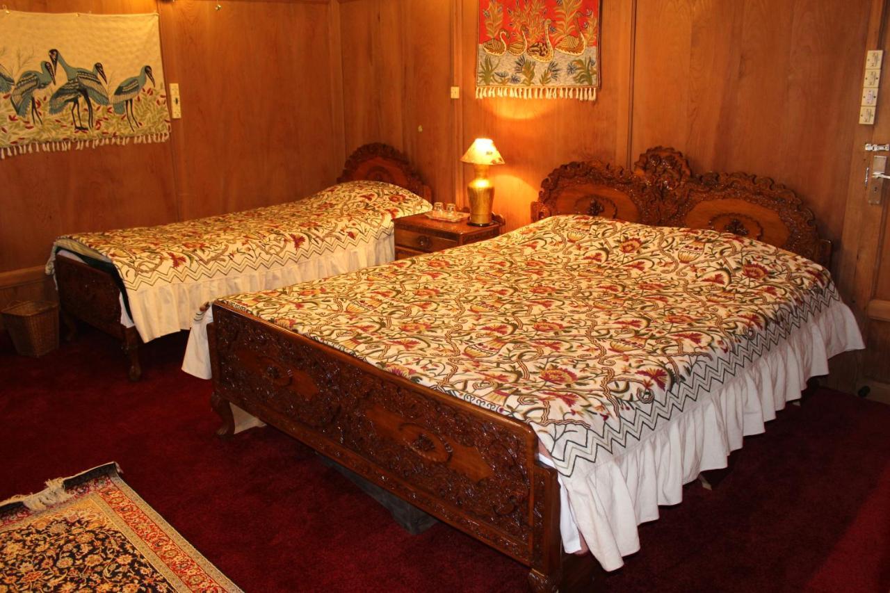 Wangnoo Worth Houseboats Hotell Srīnagar Exteriör bild