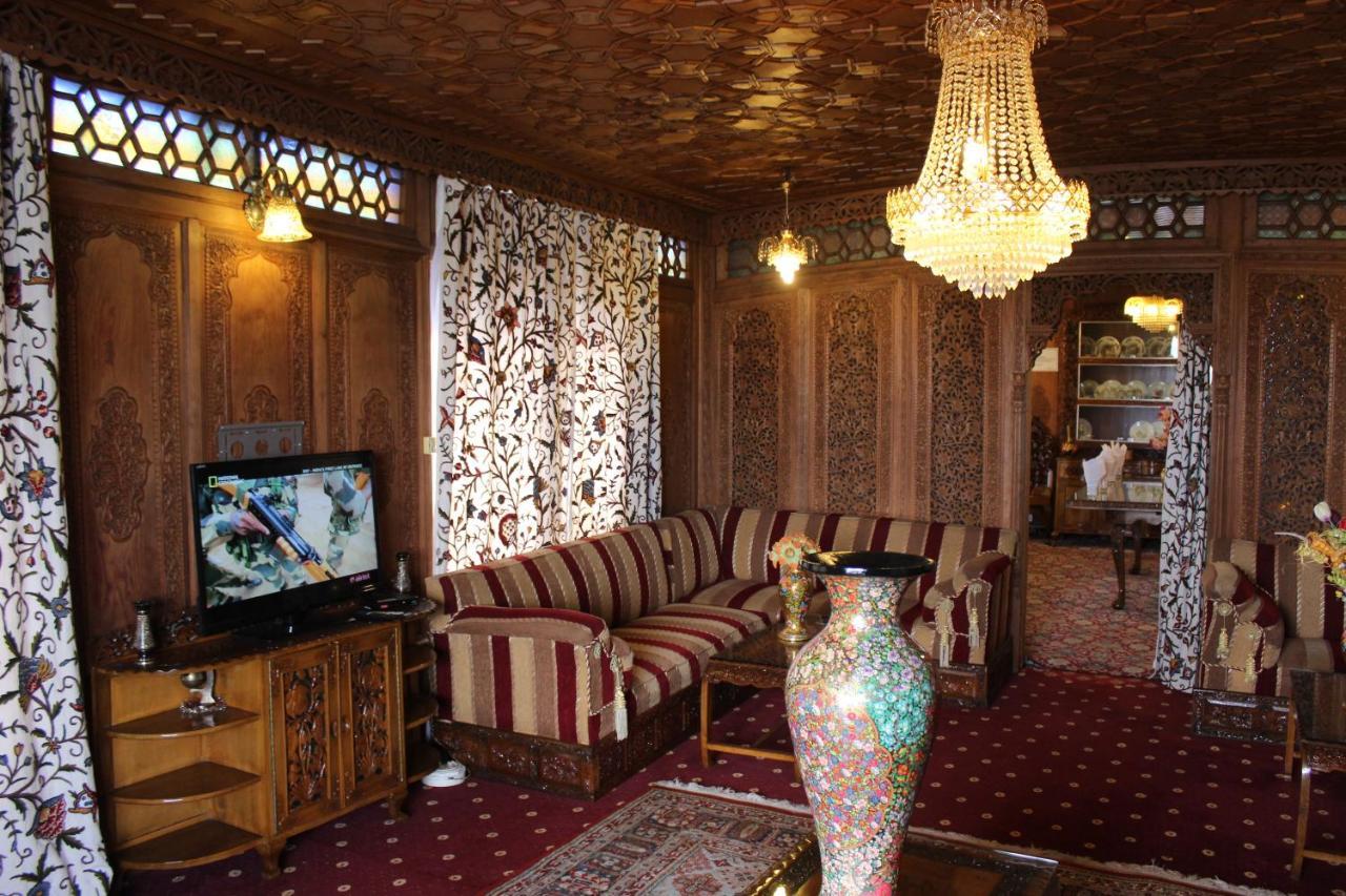 Wangnoo Worth Houseboats Hotell Srīnagar Exteriör bild