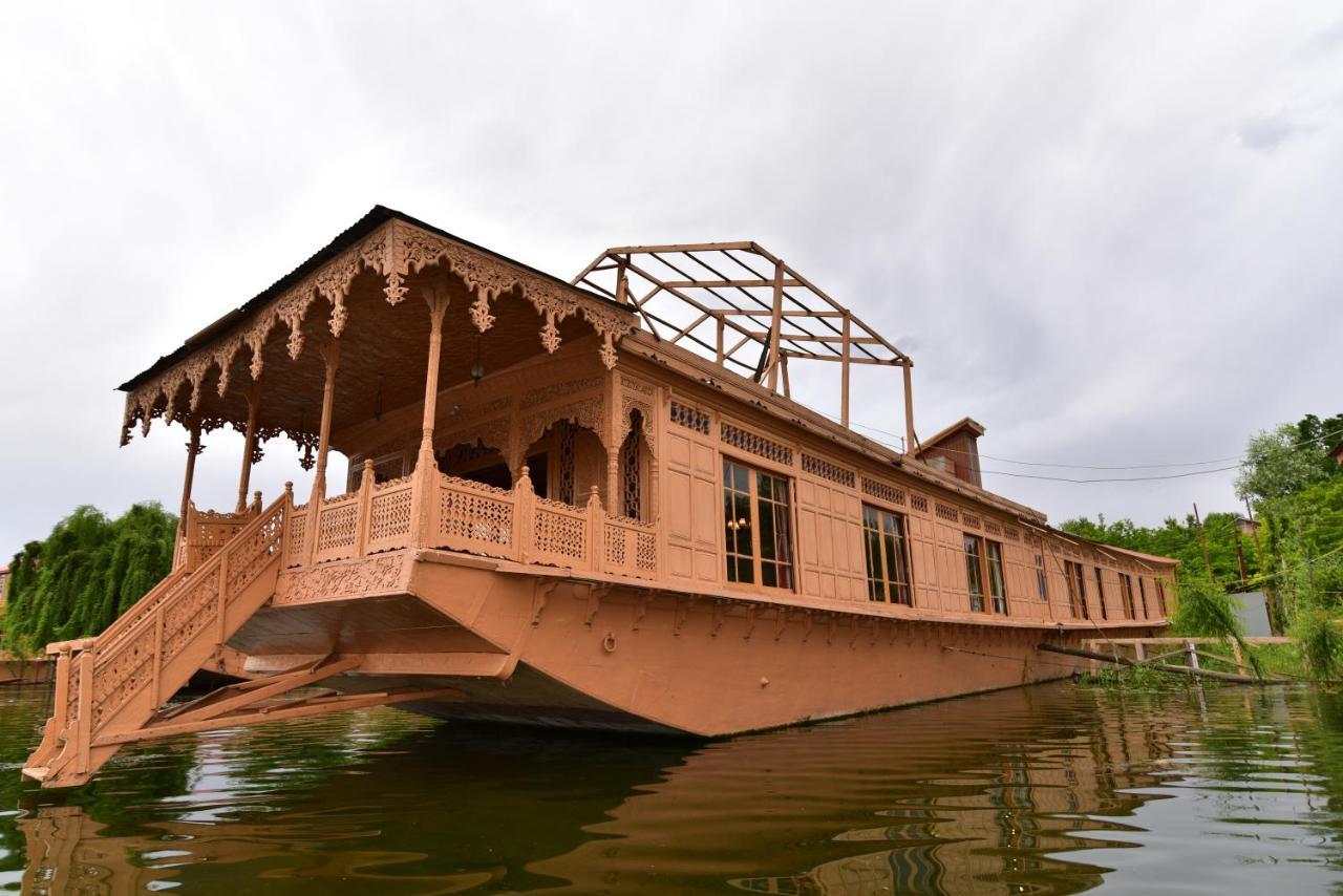 Wangnoo Worth Houseboats Hotell Srīnagar Exteriör bild